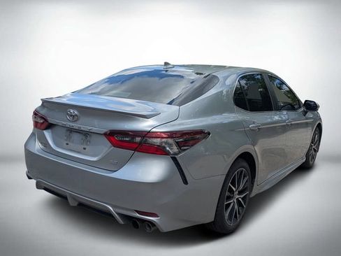 Used 2023 Toyota Camry SE FWD image 3