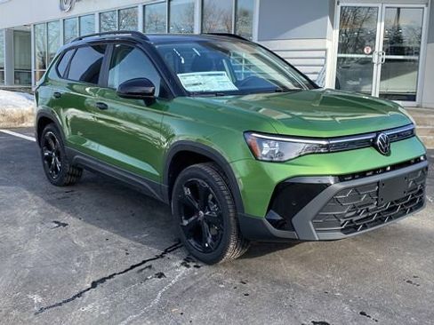 New 2026 Volkswagen Taos SE image 11