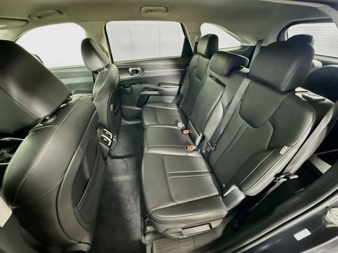 Used 2024 Kia Sorento S FWD image 27