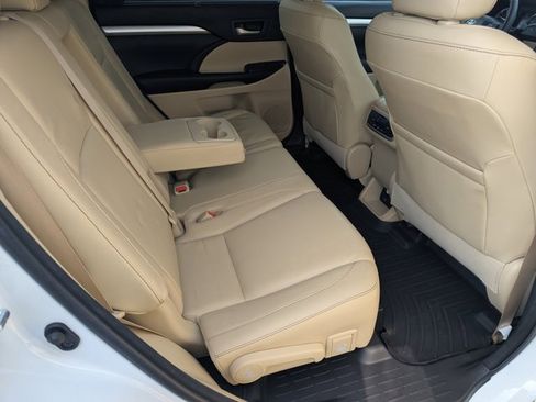 Used 2016 Toyota Highlander XLE image 14