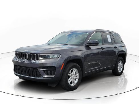 Used 2024 Jeep Grand Cherokee Laredo RWD image 4
