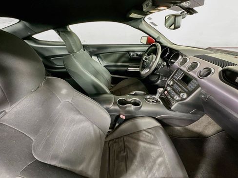 Used 2015 Ford Mustang Coupe RWD image 26