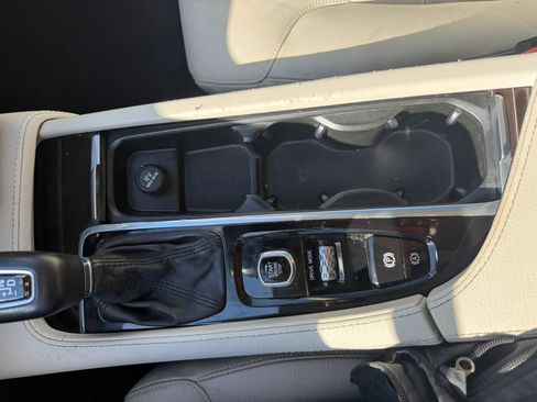 Used 2019 Volvo XC90 T5 Momentum FWD image 22