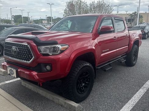 Used 2019 Toyota Tacoma TRD Sport image 2
