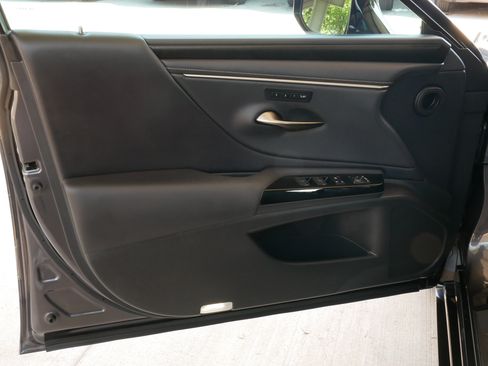 Used 2023 Lexus ES 250 w/ Premium Package AWD/4WD image 6