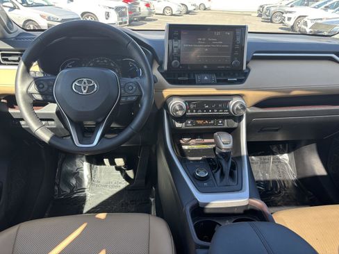 Used 2021 Toyota RAV4 Limited image 13
