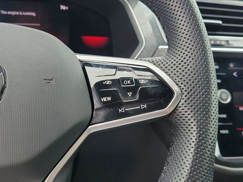 Used 2022 Volkswagen Tiguan SE R-Line image 31