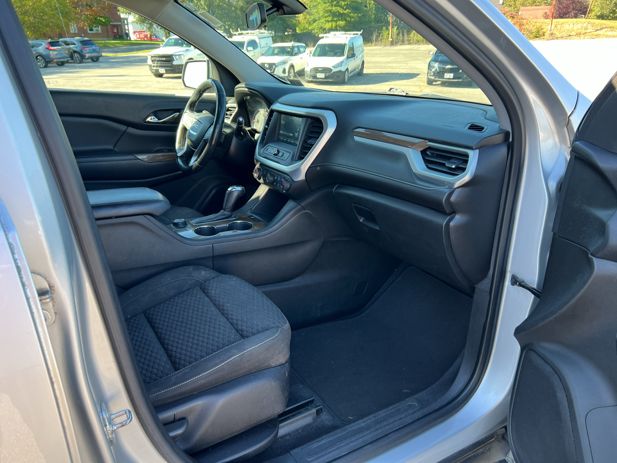 Used 2018 GMC Acadia SLE AWD/4WD image 9