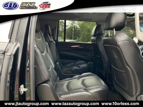 Used 2019 Cadillac Escalade ESV Premium Luxury AWD/4WD image 16