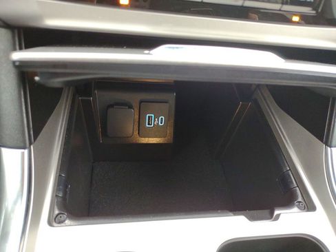 Used 2022 Ford Explorer XLT w/ Equipment Group 202A image 30