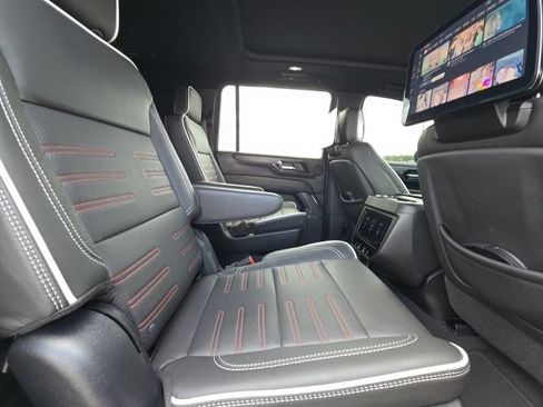 Used 2025 GMC Yukon XL AT4 Ultimate AWD/4WD image 16