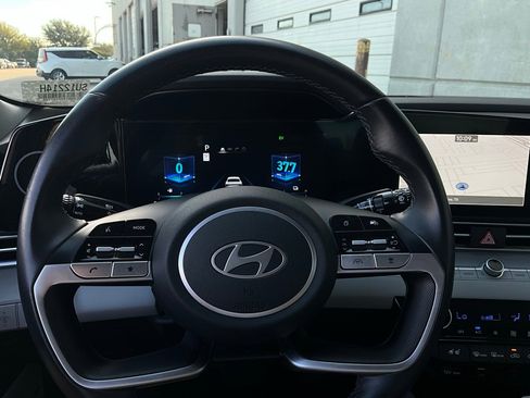 Used 2025 Hyundai Elantra Limited image 35