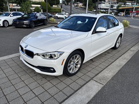 Used 2018 BMW 320i xDrive Sedan AWD/4WD image 1