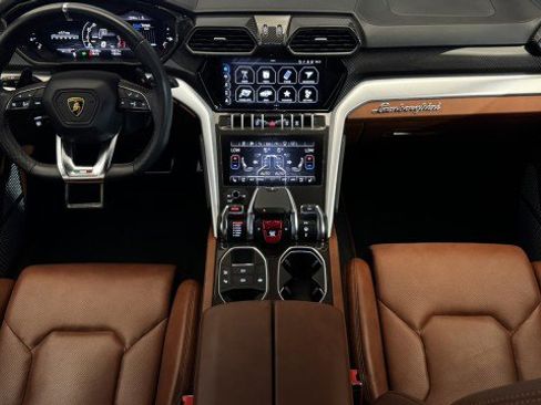 Used 2022 Lamborghini Urus image 6