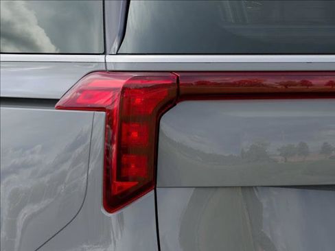 Used 2026 Kia Carnival EX FWD image 11