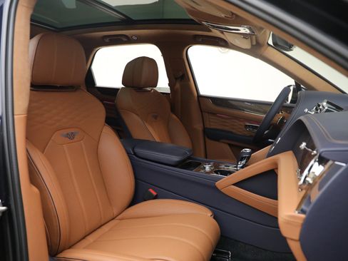 New 2025 Bentley Bentayga image 25