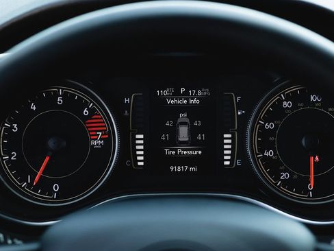 Used 2019 Jeep Cherokee Latitude Plus image 17