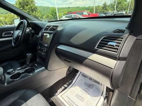 Used 2017 Ford Explorer XLT w/ Equipment Group 202A AWD/4WD image 39