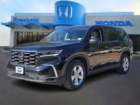 Certified 2023 Honda Pilot LX image 3