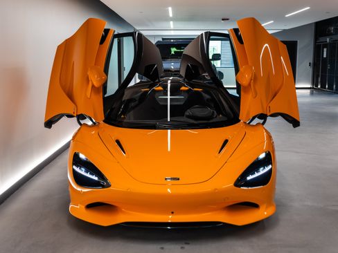 Used 2025 McLaren 750S RWD image 15