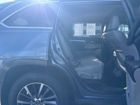 Used 2019 Toyota Highlander XLE image 19