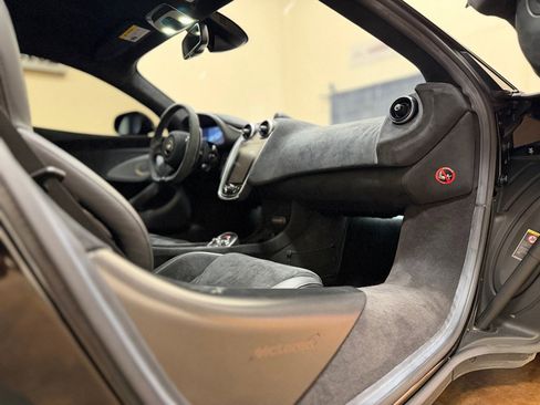 Used 2019 McLaren 600LT RWD image 29