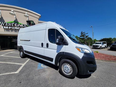 Used 2025 RAM ProMaster 2500 w/ Convenience Group FWD image 1