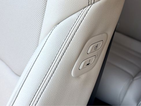 New 2026 Genesis GV70 2.5T Select image 32