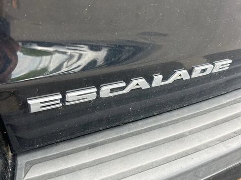 Used 2016 Cadillac Escalade Luxury AWD/4WD image 21