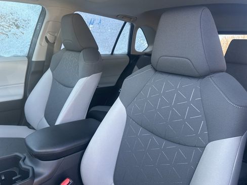 Used 2025 Toyota RAV4 XLE w/ Convenience Package image 11