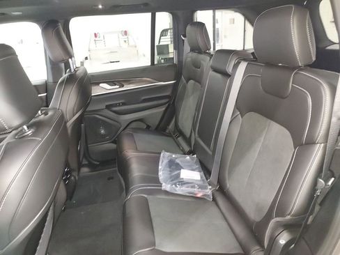 New 2026 Jeep Grand Cherokee Altitude image 29