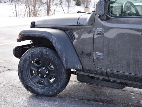 New 2026 Jeep Gladiator Sport AWD/4WD image 7