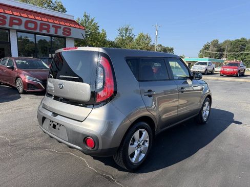 Used 2017 Kia Soul w/ Convenience Package FWD image 5