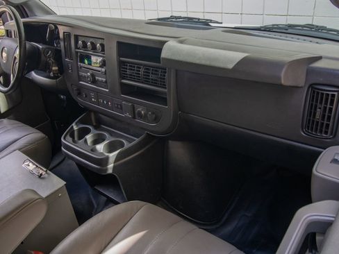 Used 2019 Chevrolet Express 3500 Extended w/ Driver Convenience Package RWD image 17