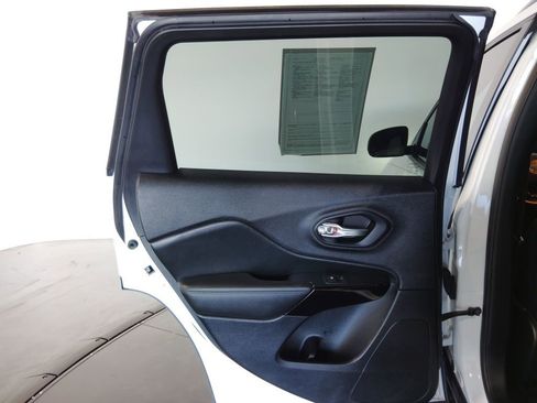 Used 2021 Jeep Cherokee Latitude Plus image 35