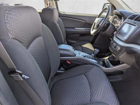 Used 2019 Dodge Journey SE image 27