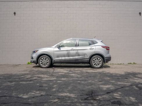 Used 2020 Nissan Rogue Sport SV w/ All-Weather Package AWD/4WD image 2