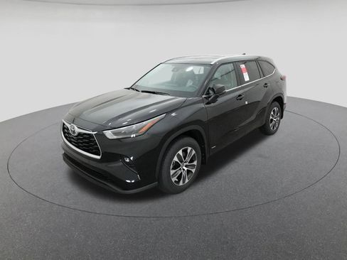 New 2026 Toyota Highlander XLE AWD/4WD image 1