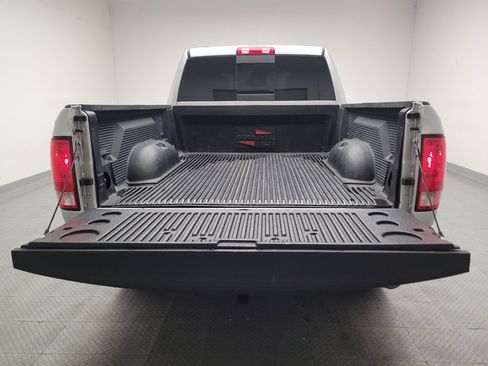 Used 2018 RAM 1500 Classic SLT AWD/4WD image 29