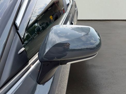 Used 2025 Toyota Camry SE FWD image 11
