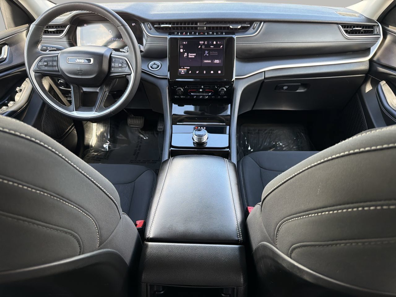 Used 2023 Jeep Grand Cherokee Laredo w/ Luxury Tech Group I RWD image 13