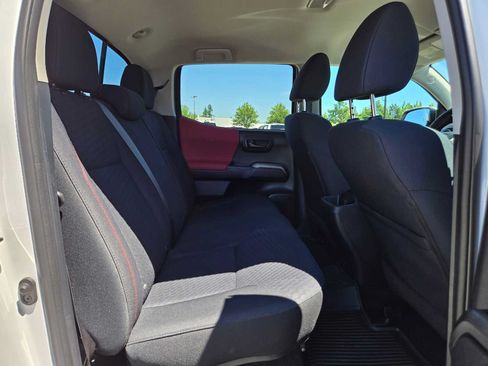 Used 2020 Toyota Tacoma SR5 AWD/4WD image 14