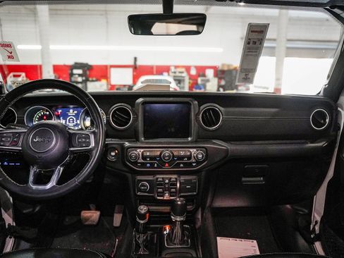 Used 2022 Jeep Wrangler Unlimited Sahara image 12