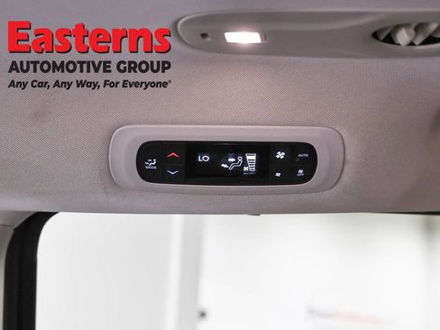 Used 2023 Chrysler Pacifica Touring-L FWD image 24