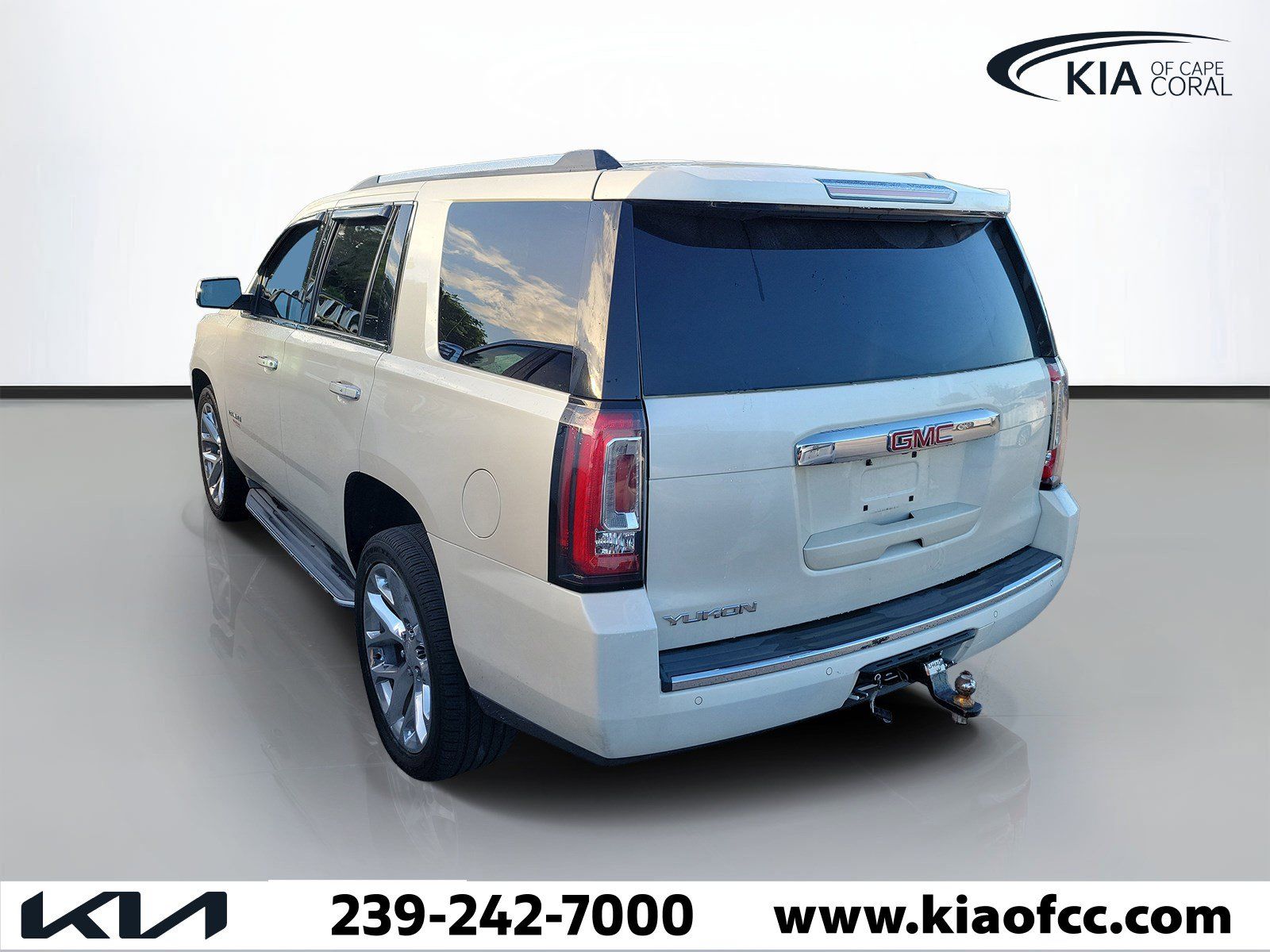 Used 2015 GMC Yukon Denali w/ Touring Package AWD/4WD image 4