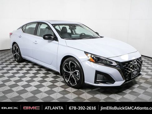 Used 2023 Nissan Altima 2.5 SR w/ SR Premium Package image 28