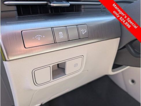 Used 2025 Hyundai Kona SEL image 18