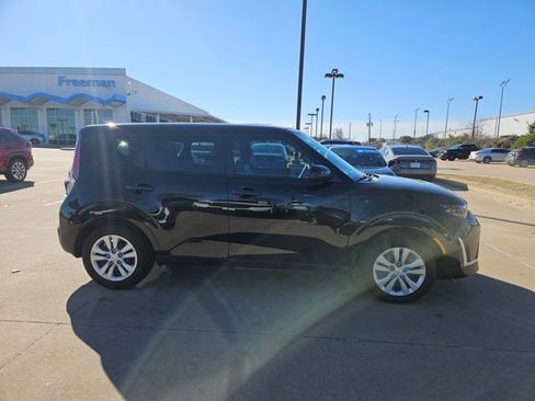 Used 2024 Kia Soul LX image 4