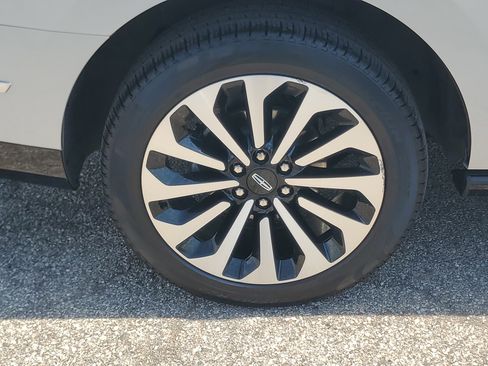 Certified 2024 Lincoln Navigator Reserve AWD/4WD image 7