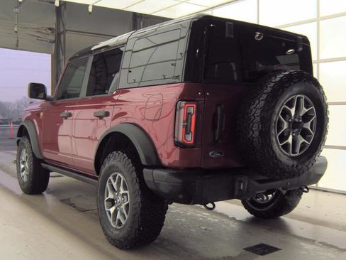 Used 2025 Ford Bronco Badlands image 9